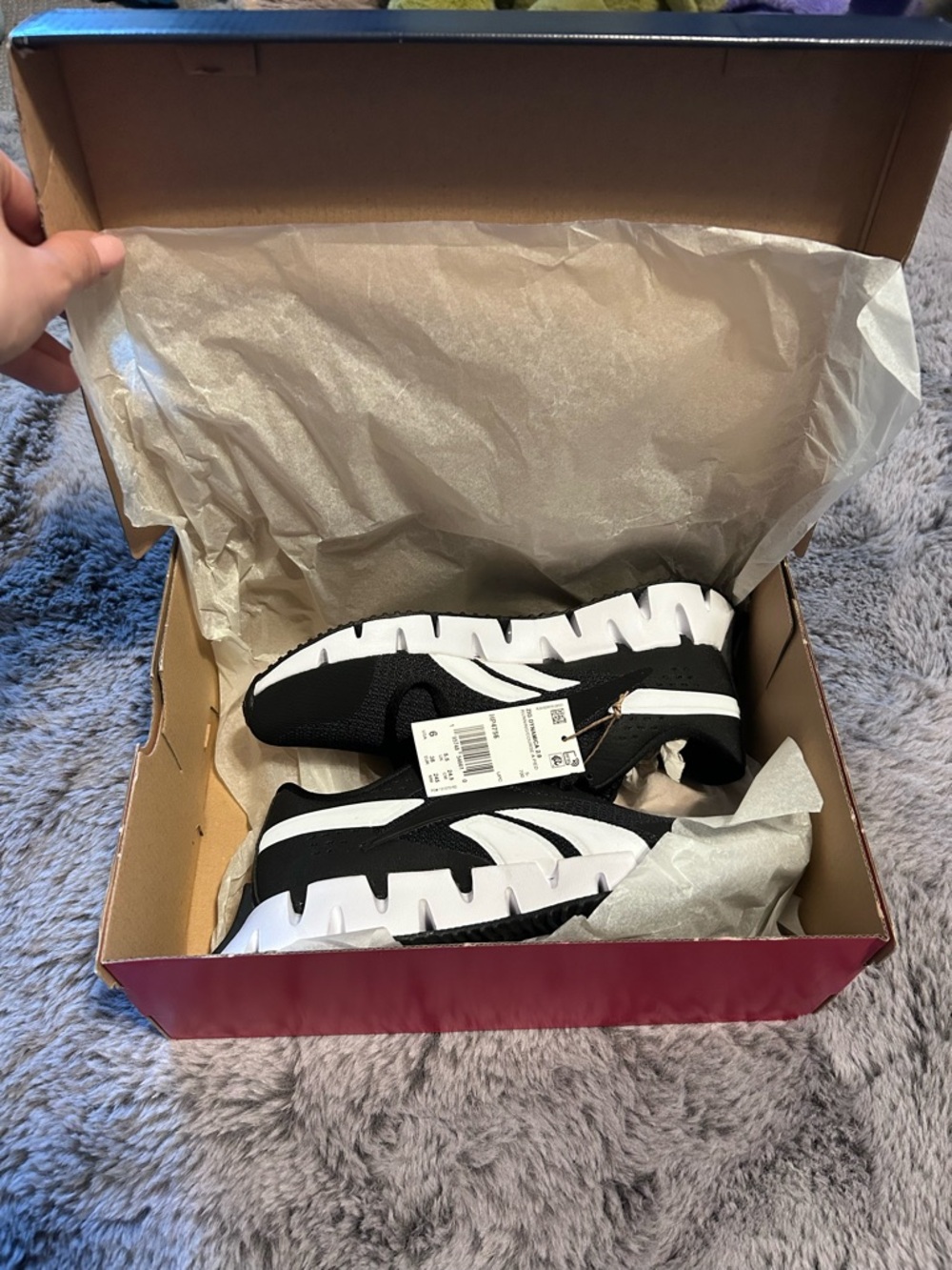 NWT Reebok Kids Black and White Zig Dynamica 2.0 Sneakers. Never worn. - Picture 3 of 11